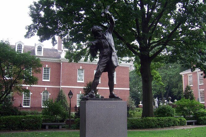 90 Minute History Walking Tour of Old City Philadelphia - Benjamin Franklin’s Tombstone: The Small Spot That Packs a Punch