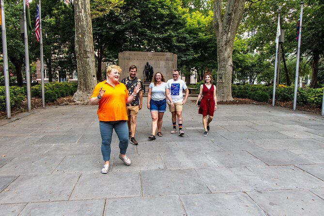 Independence Mall (Entrance to 2 Historic Sites) 2.5 Hour Walking - Betsy Ross to the symbol of democracy: the outside story you can walk in