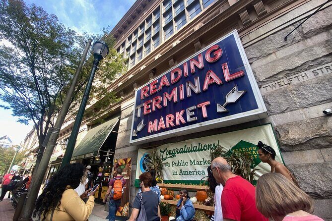 Locals' Favorites Food Tour - Guide energy: what to look for when you arrive