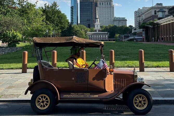 One Hour Tour Of Philadelphia Historical Sites In A Vintage Car - City Hall: 22-foot-thick walls and William Penn’s rooftop skyline