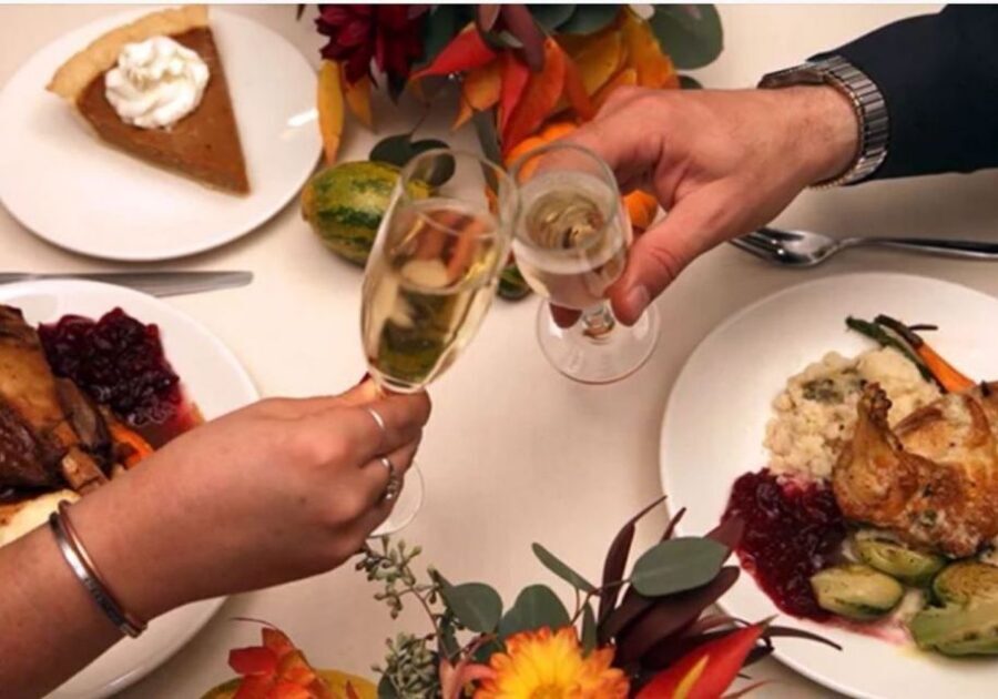 Philadelphia: Christmas Eve Gourmet Brunch or Dinner Cruise - Quick hits before you go