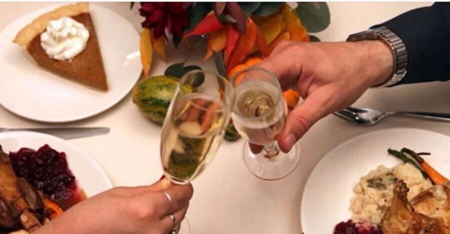 Philadelphia: Christmas Eve Gourmet Brunch or Dinner Cruise - Reserved private table: why seating matters more than you think