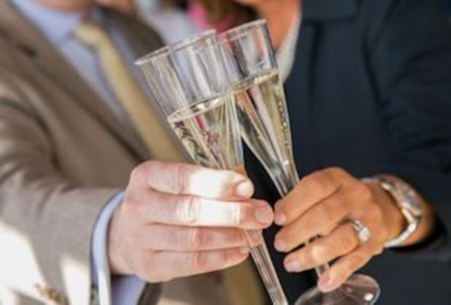 Philadelphia: Christmas Eve Gourmet Brunch or Dinner Cruise - What to expect from the staff and the buffet layout