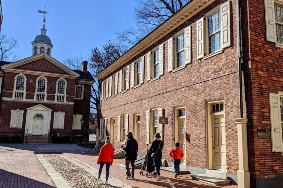 Philadelphia: Colonial Philadelphia Walking Tour - Independence Hall: where the Declaration and Constitution take shape