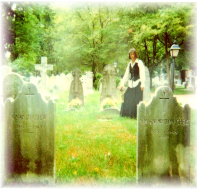 Philadelphia Ghost Tour by Candlelight - Meeting at Signers Garden and pacing your 90-minute walk
