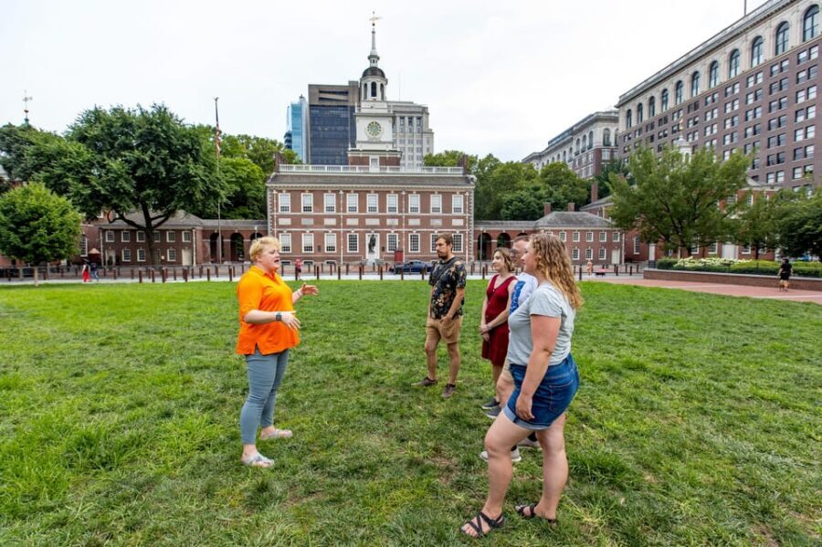 Philadelphia: Haunted History & Ghost Nighttime Tour - Carpenter’s Hall and City Tavern: secret meetings meet old-world spirits