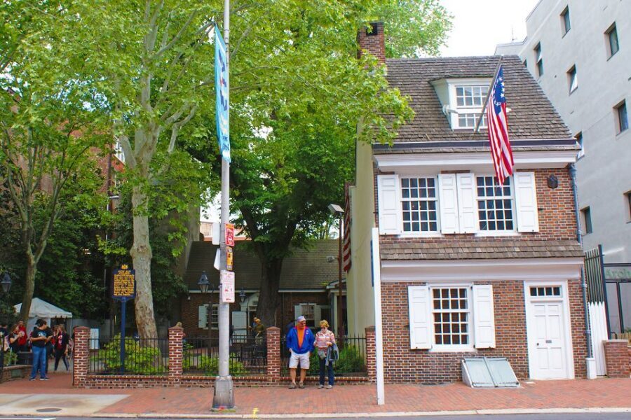 Philadelphia: History, Highlights & Revolution Walking Tour - Independence Mall to Independence National Historical Park: From Setting to Story