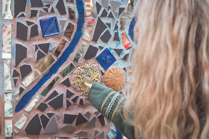 Philadelphia Murals and Street Art Tour with Magic Gardens - Da Vinci Art Alliance (DVAA): art that benefits artists now