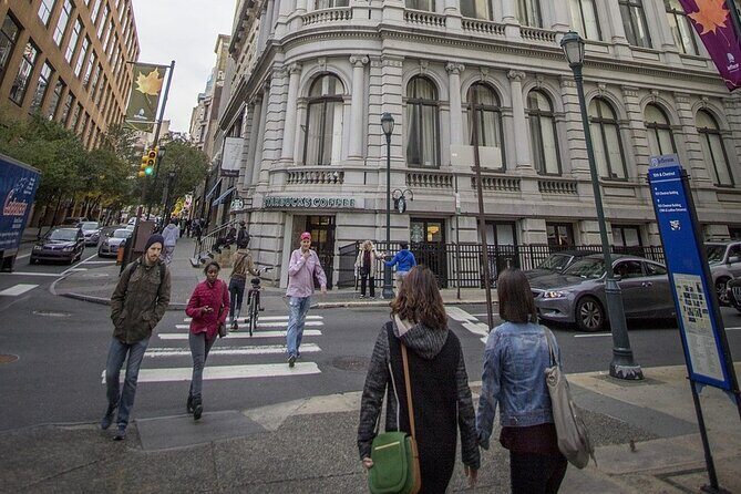 Philadelphia Murder Mystery: Ben Franklin Detective Game - Walking past City Hall and Dilworth Park: a political-era puzzle