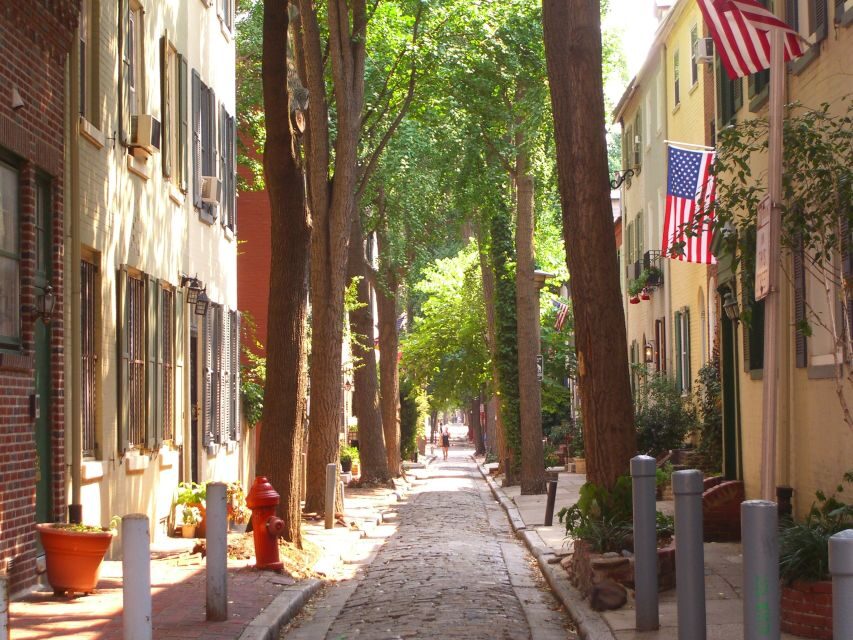 Philadelphia: Revolutionary Walk Through Historic Old City - Getting your bearings: starting at Betsy Ross House
