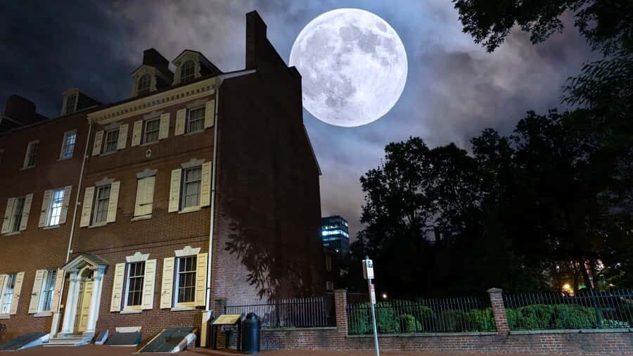 Philly Ghosts: Phantoms of Philadelphia Tour - Independence Hall and the haunted ground limits you should expect