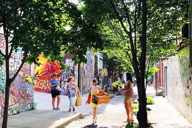 Vintage Thrift Quest Walking Tour in Philadelphia - The Philly Art Alley Detour: A Photo Break That Feels Like Part of the Day