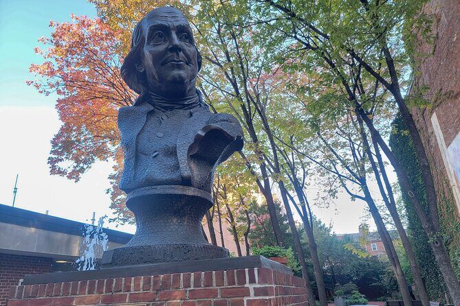 Walking Tour of Historic Philadelphia - A 90-minute “hits and context” walk around Independence Mall
